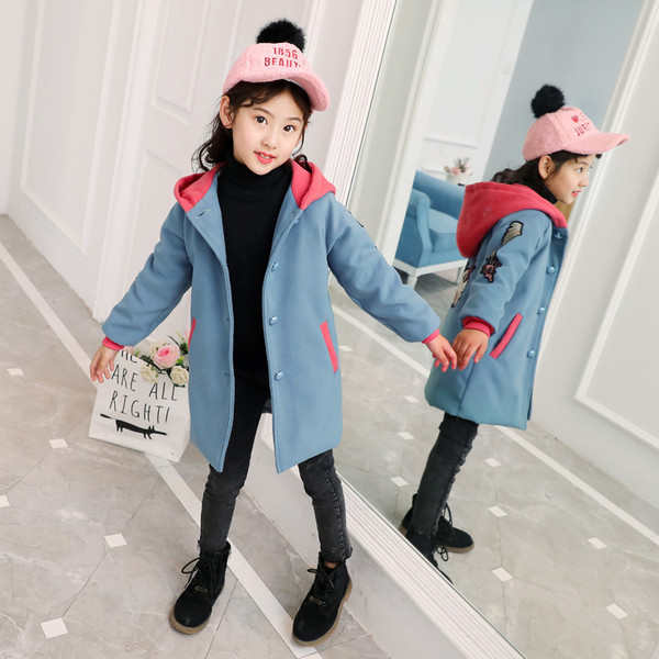 Μοντέρνο παιδικό παλτό με κουκούλα και κεντήματα στην πλάτη  σε διάφορα χρώματα