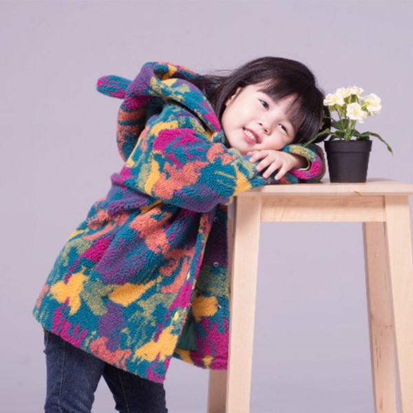 Πολύχρωμο παιδικό μπουφάν για κορίτσια με τρισδιάστατα στοιχεία στην κουκούλα