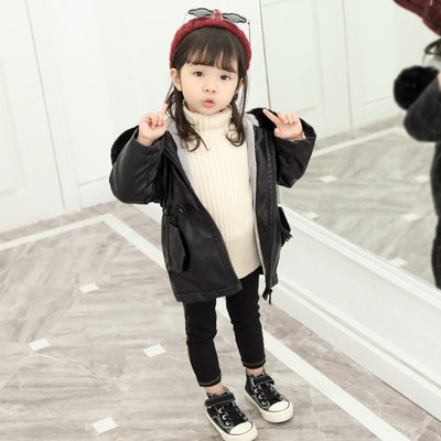 Χειμερινό παιδικό μπουφάν από οικολογικό δέρμα με κουκούλα και μαύρο χρώμα