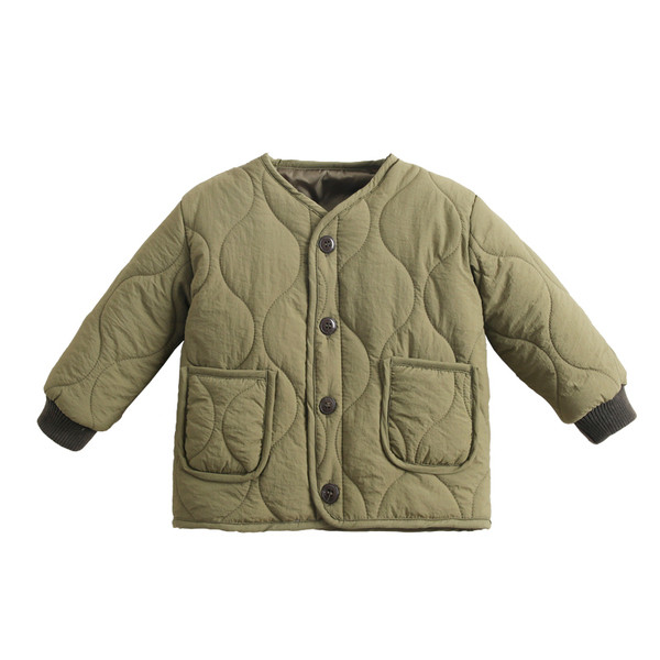 Gyerekkabát O-alakú gallérral és zsebekkel, alkalmas fiúk és lányok számára
