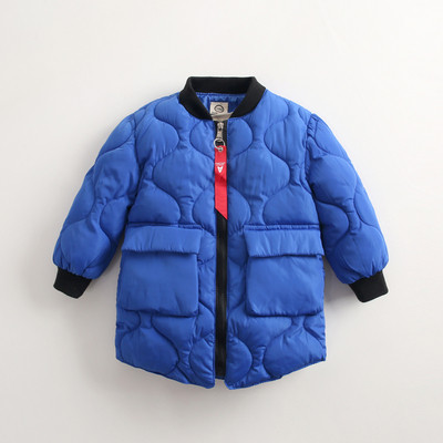 Gyermek téli kabát zsebekkel és O-alakú gallérral négy színben