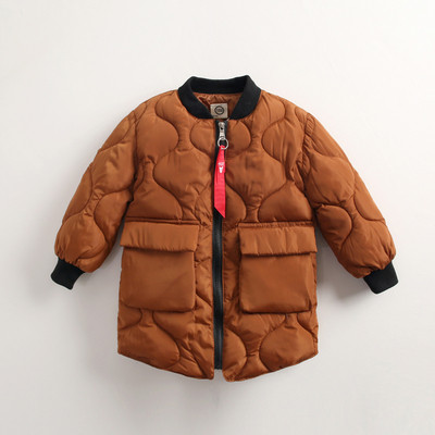 Gyermek téli kabát zsebekkel és O-alakú gallérral négy színben