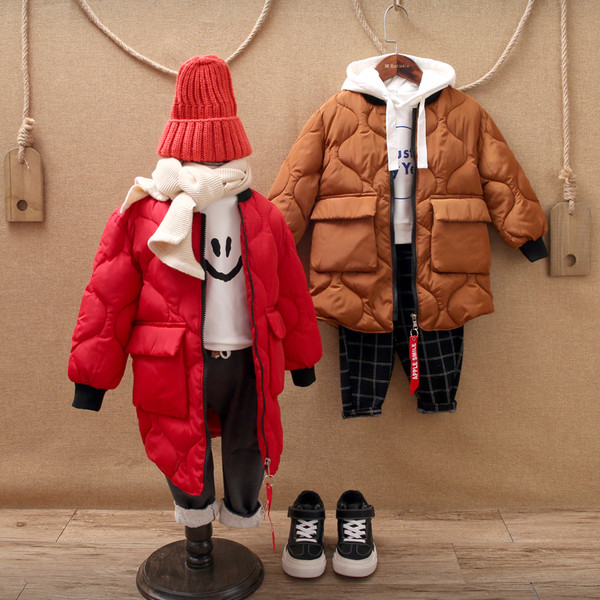 Gyermek téli kabát zsebekkel és O-alakú gallérral négy színben