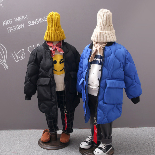 Gyermek téli kabát zsebekkel és O-alakú gallérral négy színben