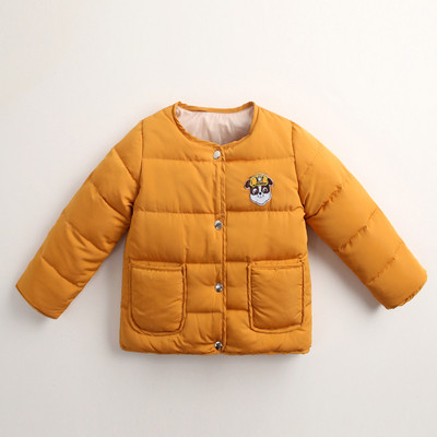 Zsebekkel és emblémával ellátott gyerekkabát több színben, alkalmas lányoknak és fiúknak