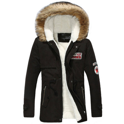 Актуално мъжко яке с мека потплата и пухена качулка