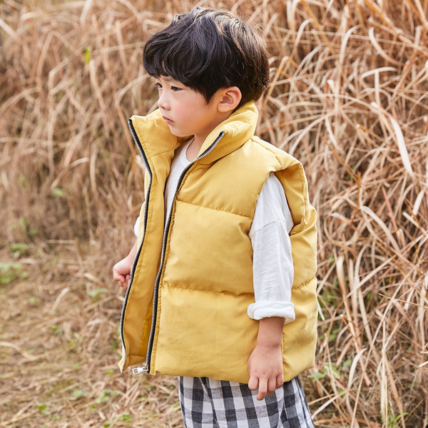 Vastag gyermekmellény magas gallérral, három színben, alkalmas lányoknak és fiúknak