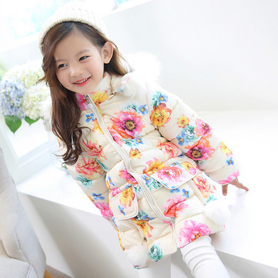 Παιδικό μπουφάν για κορίτσια σε ανοιχτό χρώμα με μοτίβα λουλουδιών