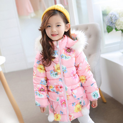 Παιδικό μπουφάν για κορίτσια σε ανοιχτό χρώμα με μοτίβα λουλουδιών