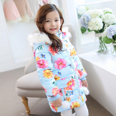 Παιδικό μπουφάν για κορίτσια σε ανοιχτό χρώμα με μοτίβα λουλουδιών