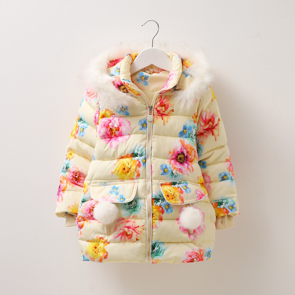 Παιδικό μπουφάν για κορίτσια σε ανοιχτό χρώμα με μοτίβα λουλουδιών