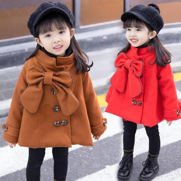 Stílusos gyerekkabát lányoknak, széles modell kétszínű szalaggal