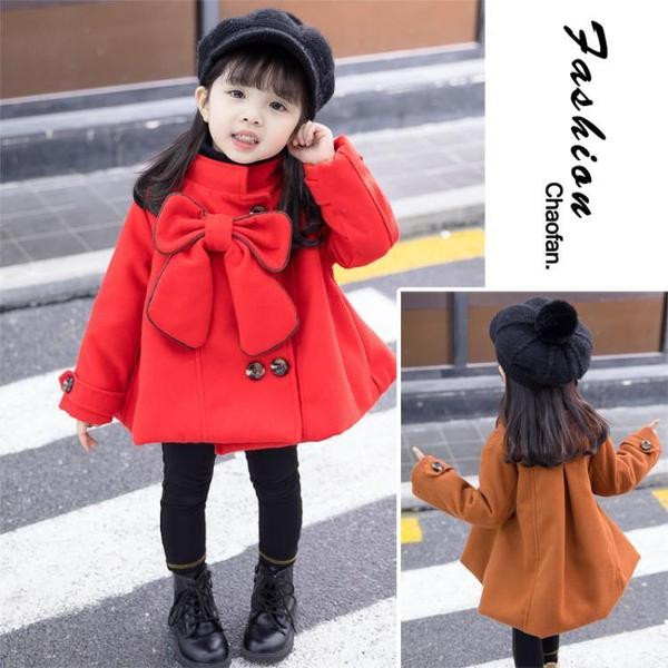 Stílusos gyerekkabát lányoknak, széles modell kétszínű szalaggal