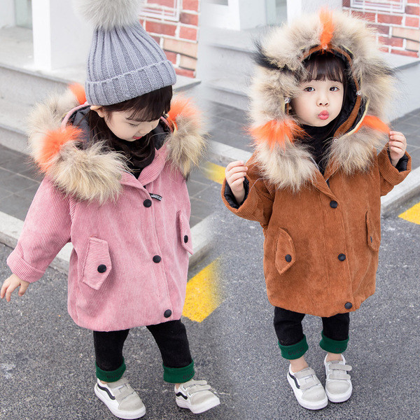 Modern gyerekkabát lányoknak kapucnival, két színben színezve