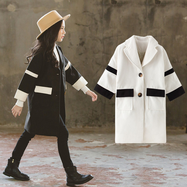 Κομψό παιδικό παλτό για κορίτσια σε μαύρο και άσπρο χρώμα