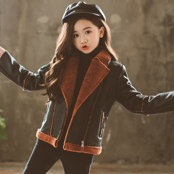 Modern, öko bőrből készült gyerekkabát, puha zöld és barna béléssel