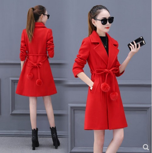 Stílusos női kabát nyakkendővel és pehellyel több színben