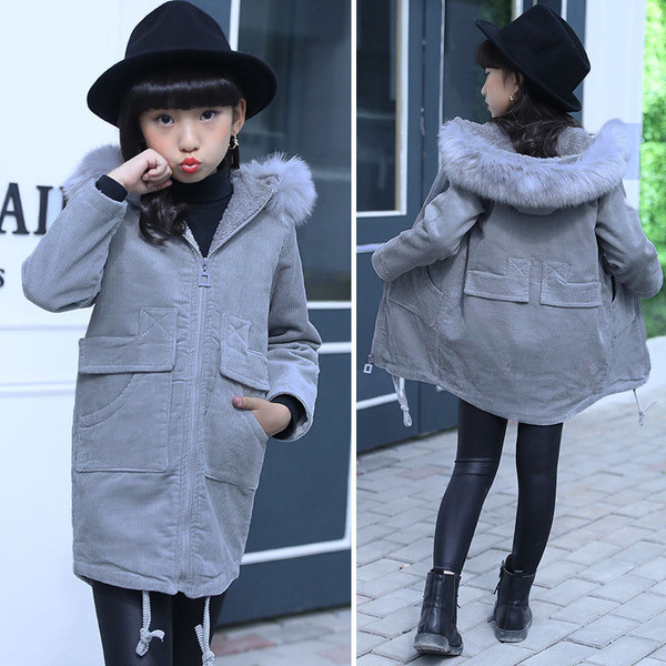 Aktuális gyerekkabát lányoknak, szürke színű pehely kapucnival