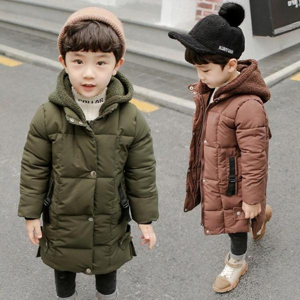 Modern gyerekkabát fiúknak három színben, 3D elemmel