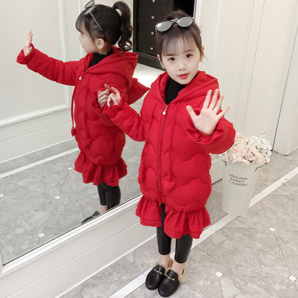 Téli hosszú gyerekkabát lányoknak, kapucniján szalaggal