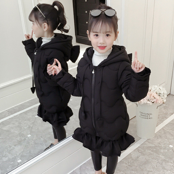 Téli hosszú gyerekkabát lányoknak, kapucniján szalaggal