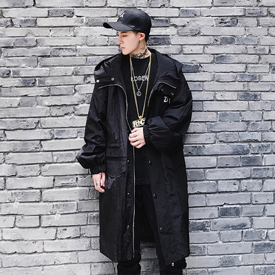 Μακρύ ανδρικό μπουφάν  με κουκούλα σε μαύρο χρώμα