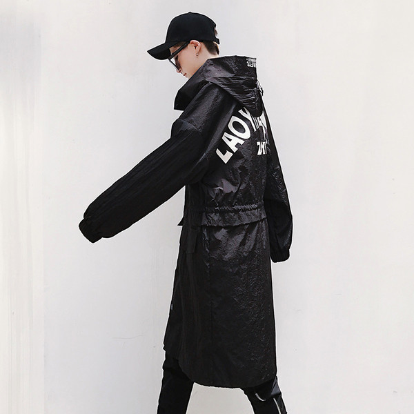 Μακρύ ανδρικό μπουφάν  με κουκούλα σε μαύρο χρώμα