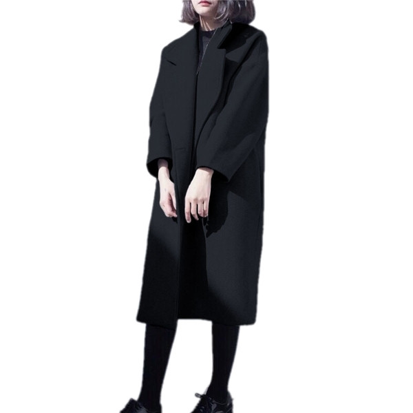 Hosszú női télikabát szürke és fekete zsebekkel