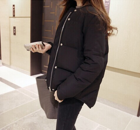 Stílusos női kabát fehér és fekete színben