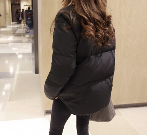 Stílusos női kabát fehér és fekete színben