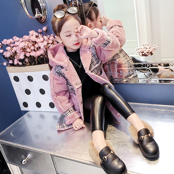 Stílusos gyerekkabát kapucnival lányoknak