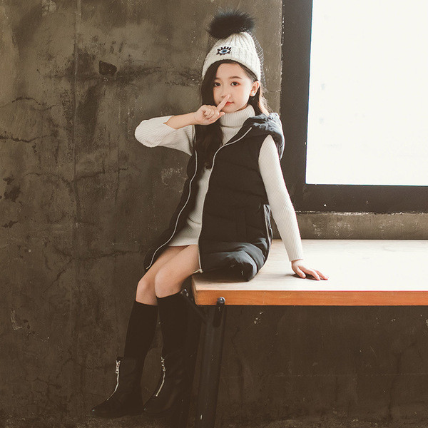 Παιδικό γολέκο  με ενδιαφέρουσα κουκούλα