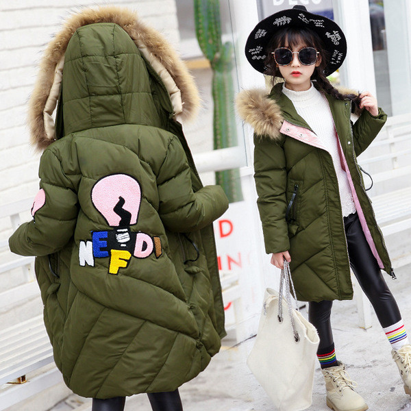 Stílusos gyerekkabát lányoknak, hátul rátéttel