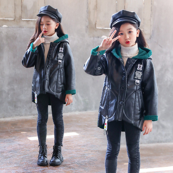 Eko bőrből készült alkalmi gyerekkabát fekete színben