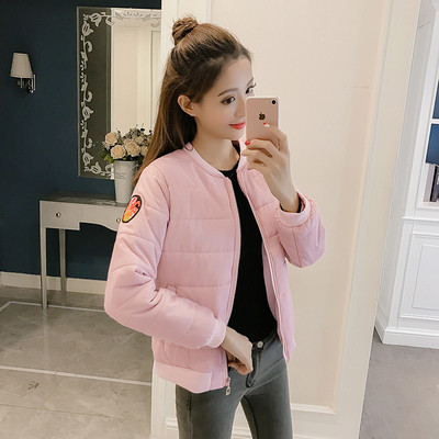 Γυναικείο μοντέρνο μπουφάν με έγχρωμο έμβλημα στην πλάτη