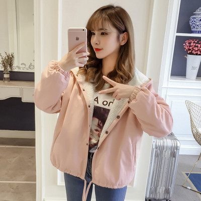 Női kabát puha béléssel és mintával a hátán