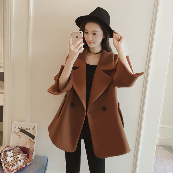 Stílusos női kabát széles modell barna és fehér színben