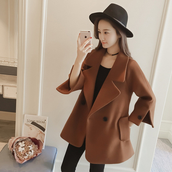 Stílusos női kabát széles modell barna és fehér színben