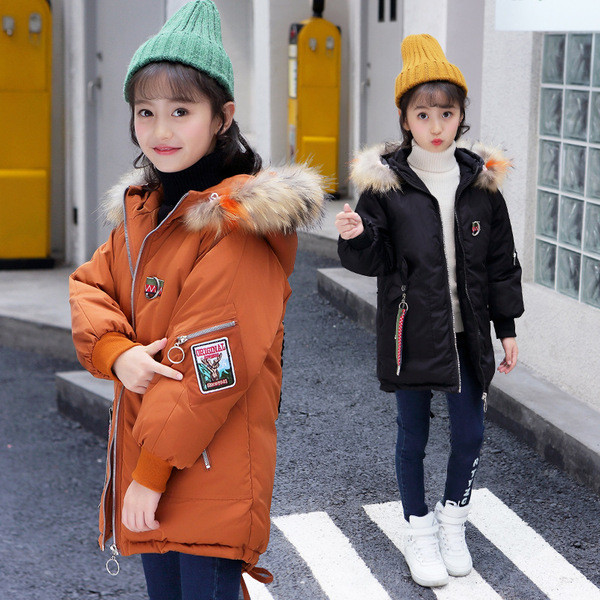 Modern gyerekdzseki lányoknak, hátoldalán hímzéssel