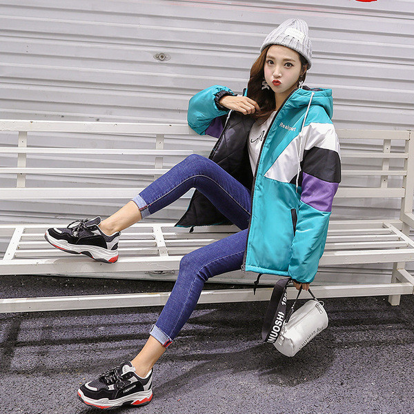 Női sport- és alkalmi kabát kapucnival