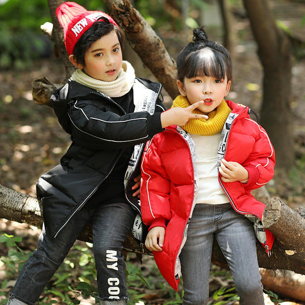 Μοντέρνο παιδικό μπουφάν σε τρία χρώματα, κατάλληλο για αγόρια και κορίτσια