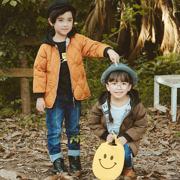 Gyermek őszi kabát két színben, alkalmas fiúknak és lányoknak