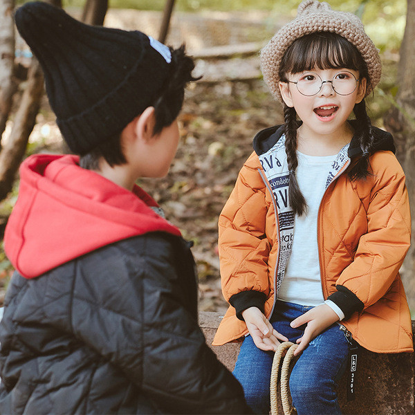 Gyermek őszi kabát két színben, alkalmas fiúknak és lányoknak
