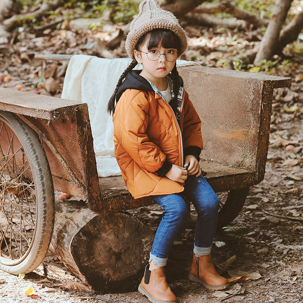 Gyermek őszi kabát két színben, alkalmas fiúknak és lányoknak