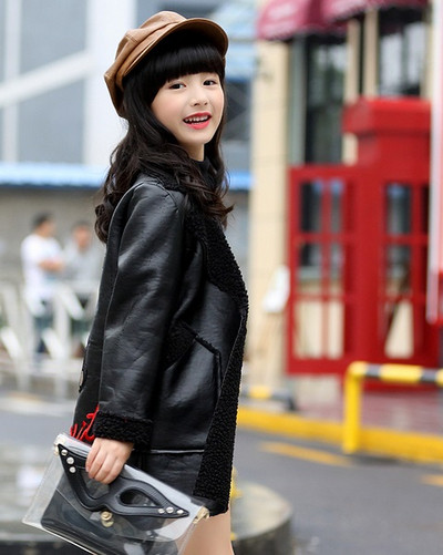 Eko bőrből készült stílusos gyerekkabát fekete és piros színben