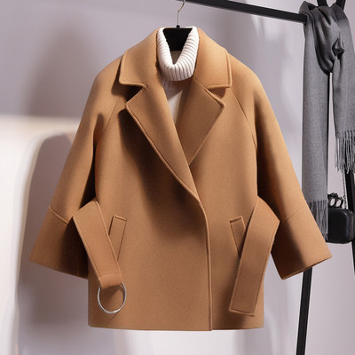 Елегантно дамско палто в три цвята с V-образна яка и колан