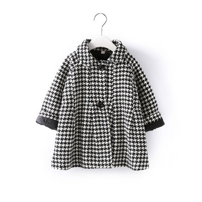 Μοντέρνο παιδικό παλτό σε μαύρο και άσπρο χρώμα