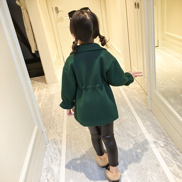 Modern gyerekkabát lányoknak zöld övvel