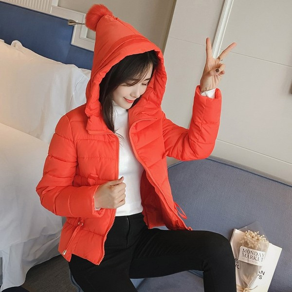 Stílusos női kabát, kapucniján bolyhos, négy színben