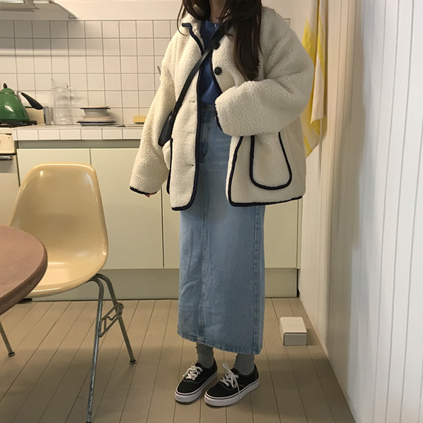 Актуално дамско пухено палто в бял цвят с джобове